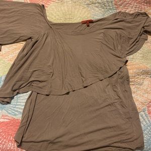 This cute top is off the shoulder short sleeve.
